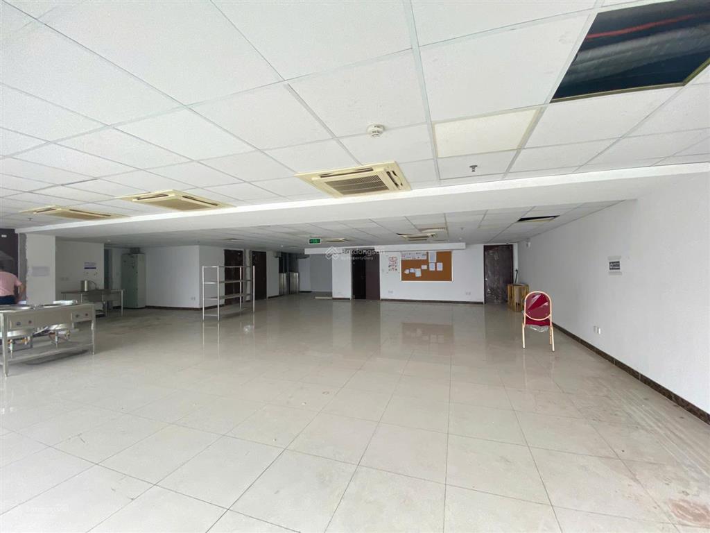Chính chủ cần cho thuê mặt bằng 730m2 giá hợp lý, vào luôn, vị trí trung tâm thuận tiện kinh doanh