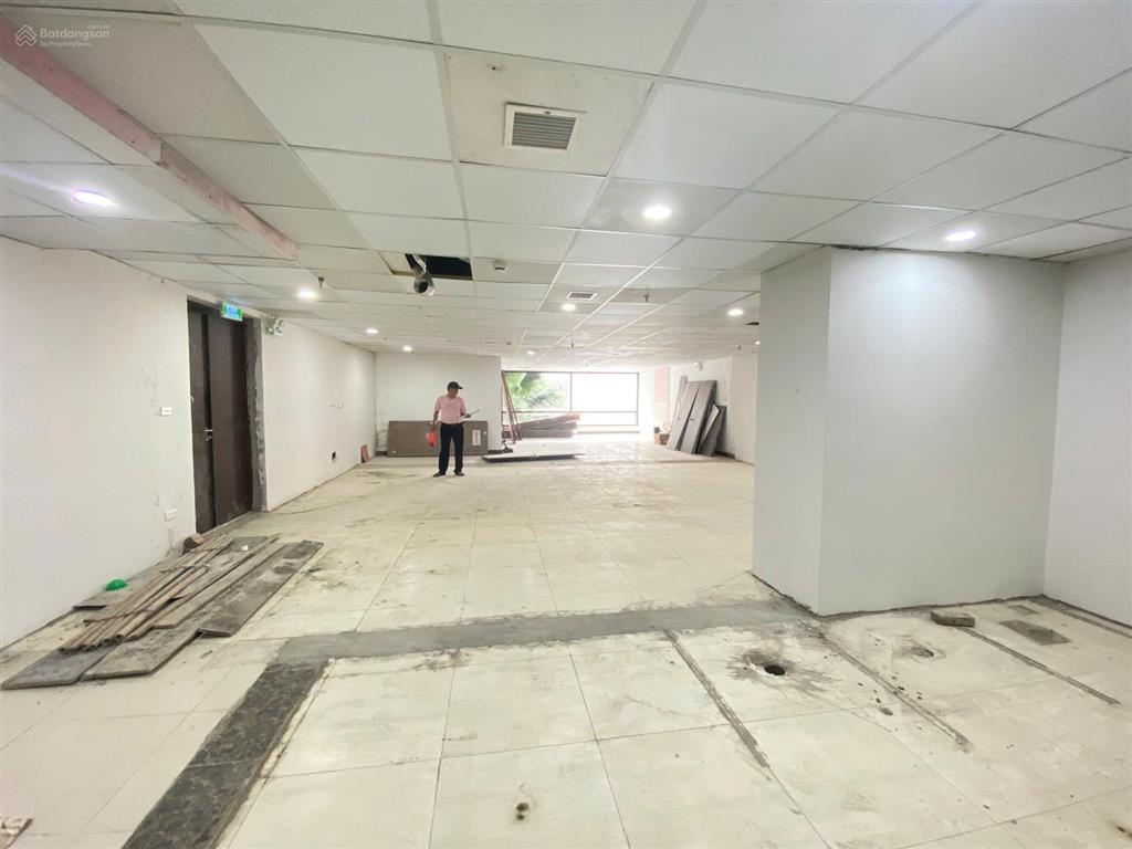 Chính chủ cần cho thuê mặt bằng 730m2 giá hợp lý, vào luôn, vị trí trung tâm thuận tiện kinh doanh