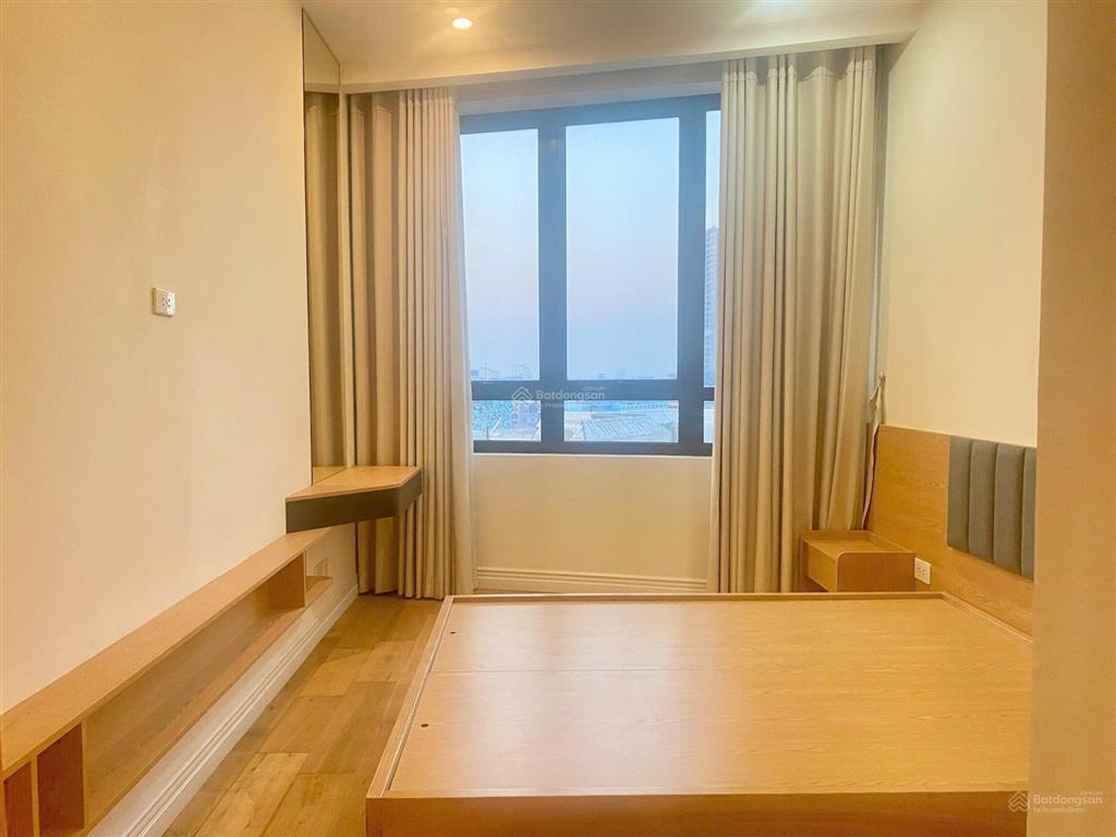 Chính chủ cần bán gấp căn 3pn toà iph xuân thủy, view đẹp, hướng mát, giá thị trường !
