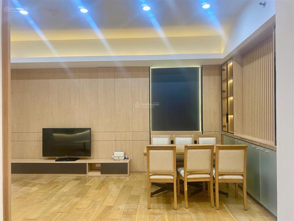 Chính chủ cần bán gấp căn 3pn toà iph xuân thủy, view đẹp, hướng mát, giá thị trường !