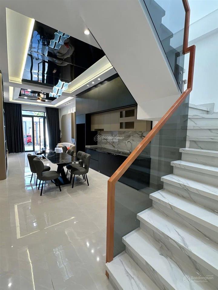 Bán nhà lầu gần siêu thị big c tân phong biên hoà
