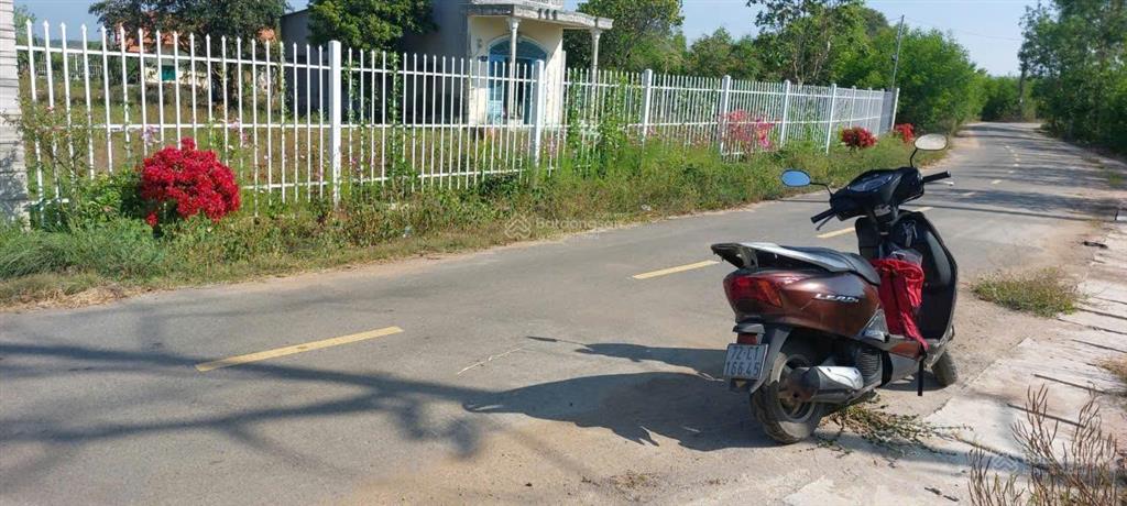 Cần tiền bán gấp lô đất mặt tiền hồ tràm giá 1,6 tỷ (có thổ cư)