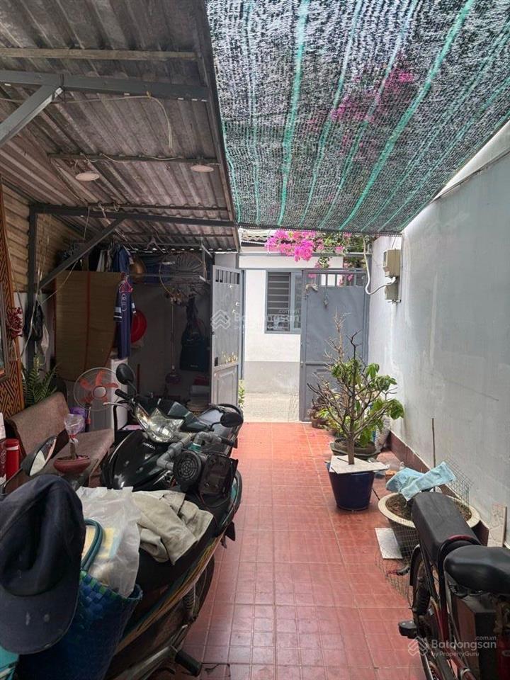 Chính chủ bán nhà q4  nhỉnh 4tỷ/44m2  hẻm 3m  cách xe tải 5m  2 tầng  dt [3.9x13m]