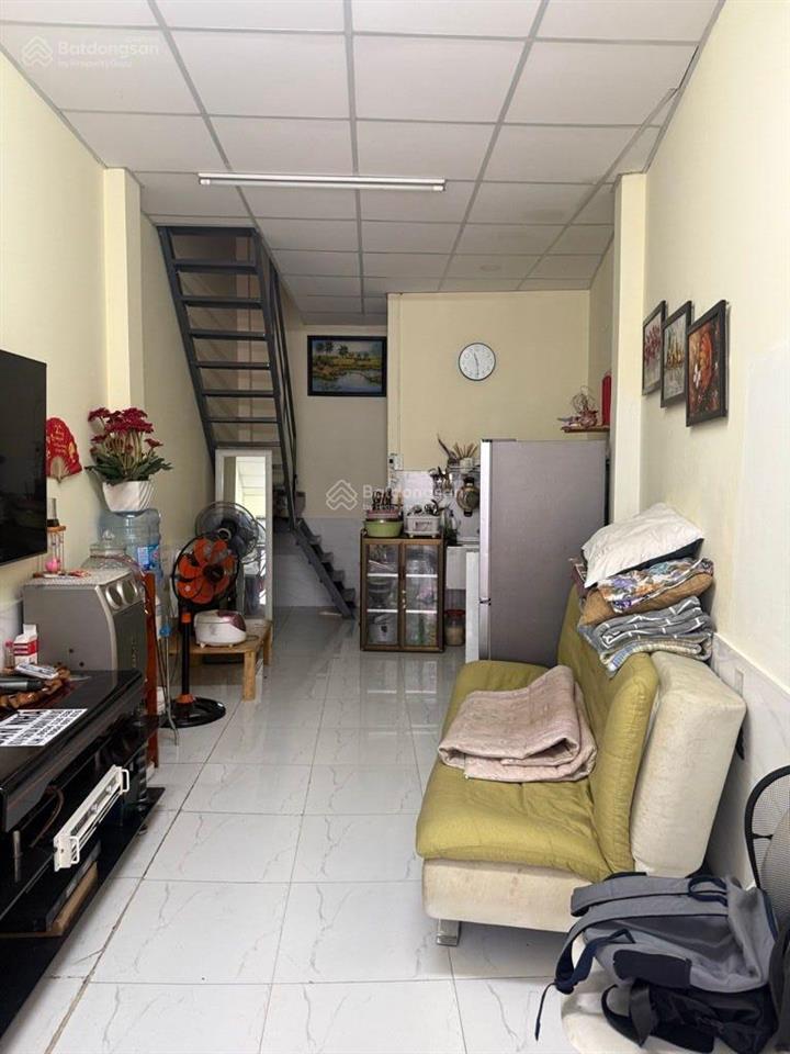 Chính chủ bán nhà q4  nhỉnh 4tỷ/44m2  hẻm 3m  cách xe tải 5m  2 tầng  dt [3.9x13m]