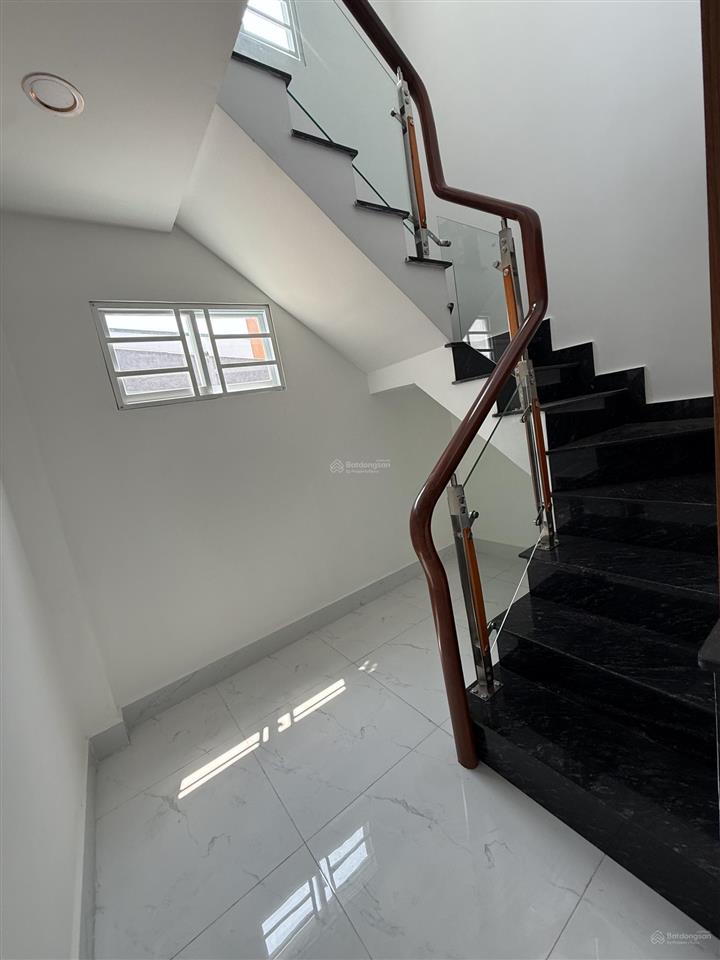 Nhỉnh 4 tỷ  hẻm ô tô thẳng 1 trục, nguyễn thị thập, quận 7, nhà 2 tầng, 4x8m vuông vức