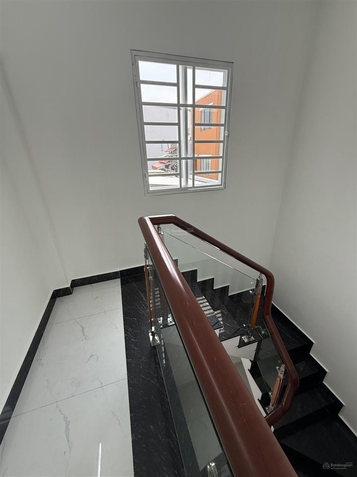 Nhỉnh 4 tỷ  hẻm ô tô thẳng 1 trục, nguyễn thị thập, quận 7, nhà 2 tầng, 4x8m vuông vức