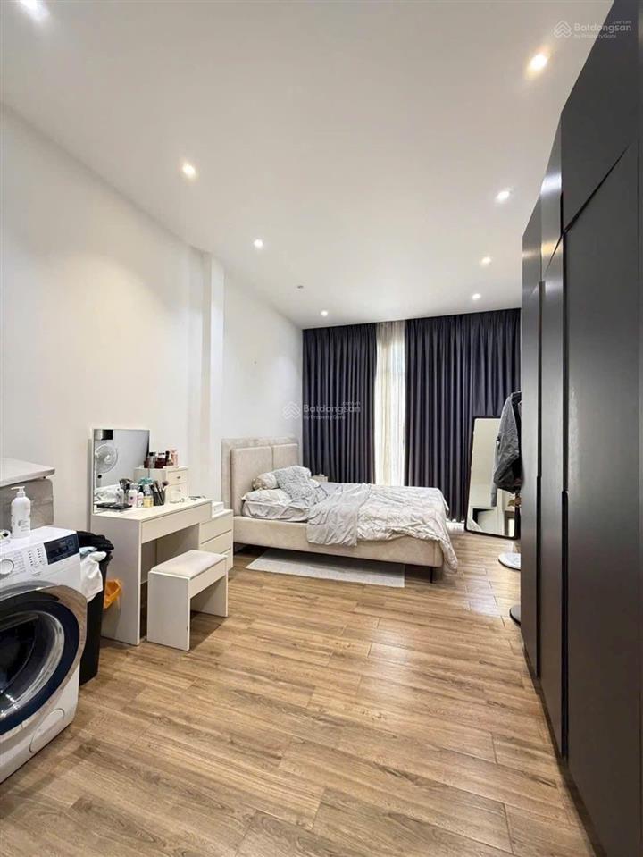 Bán nhà võ thị nhờ, q.7 nhà đẹp ở ngay 3,95tỷ cách mt 50m  26m2, shr, vuông vứt, k lỗi, k qh