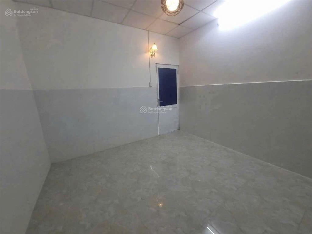 Trả trước 650 tr sang tên, sở hữu nhà lầu mới đẹp 5x25m, đường 11kdc long thạnh hưng trung tâm cg