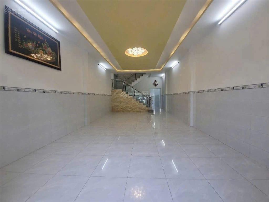 Trả trước 650 tr sang tên, sở hữu nhà lầu mới đẹp 5x25m, đường 11kdc long thạnh hưng trung tâm cg
