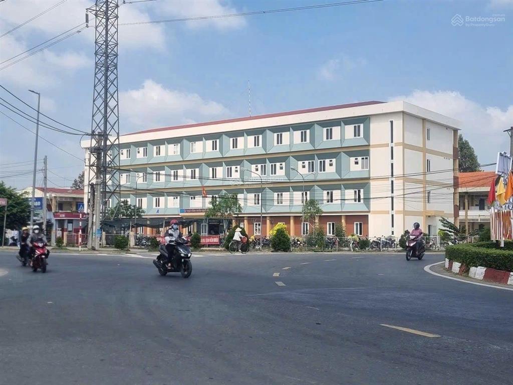 Trả trước 800 tr sang tên, sở hữu nhà lầu 5 x 25  mới 100%, trung tâm chợ gạo