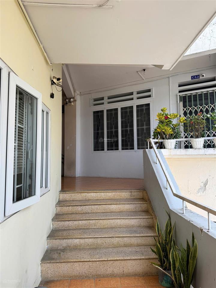 Căn hộ 2 phòng ngủ chung cư chợ đầm block d, mặt phan bội châu chỉ 2,2 tỷ/  0931 800 ***