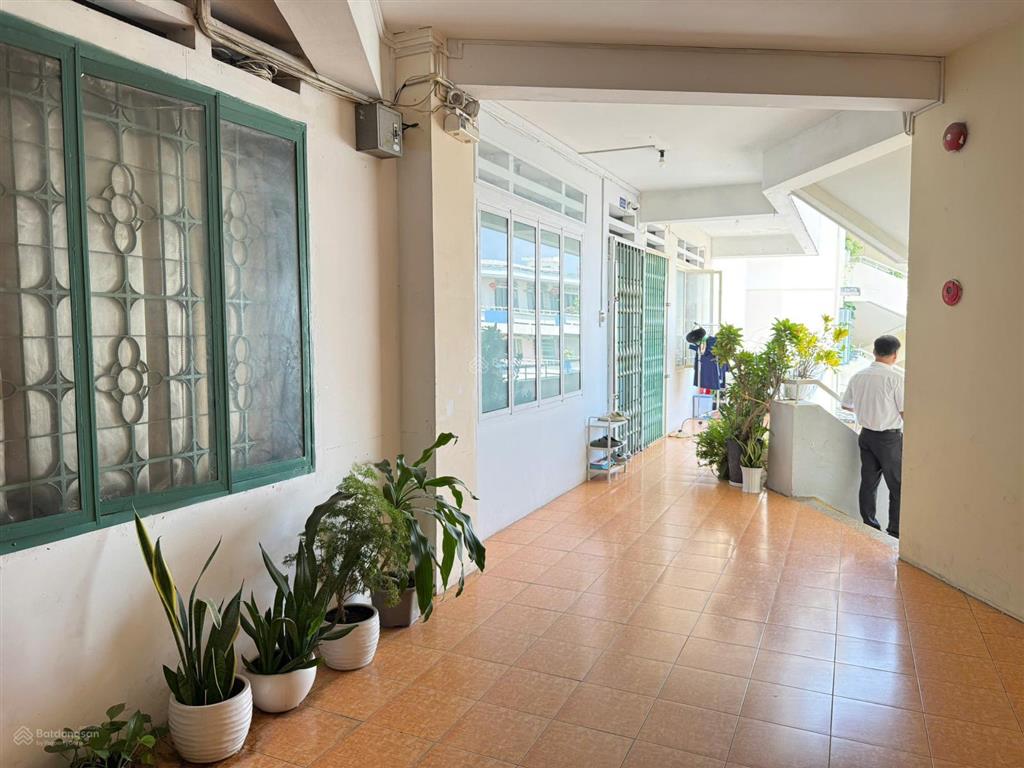 Căn hộ 2 phòng ngủ chung cư chợ đầm block d, mặt phan bội châu chỉ 2,2 tỷ/  0931 800 ***