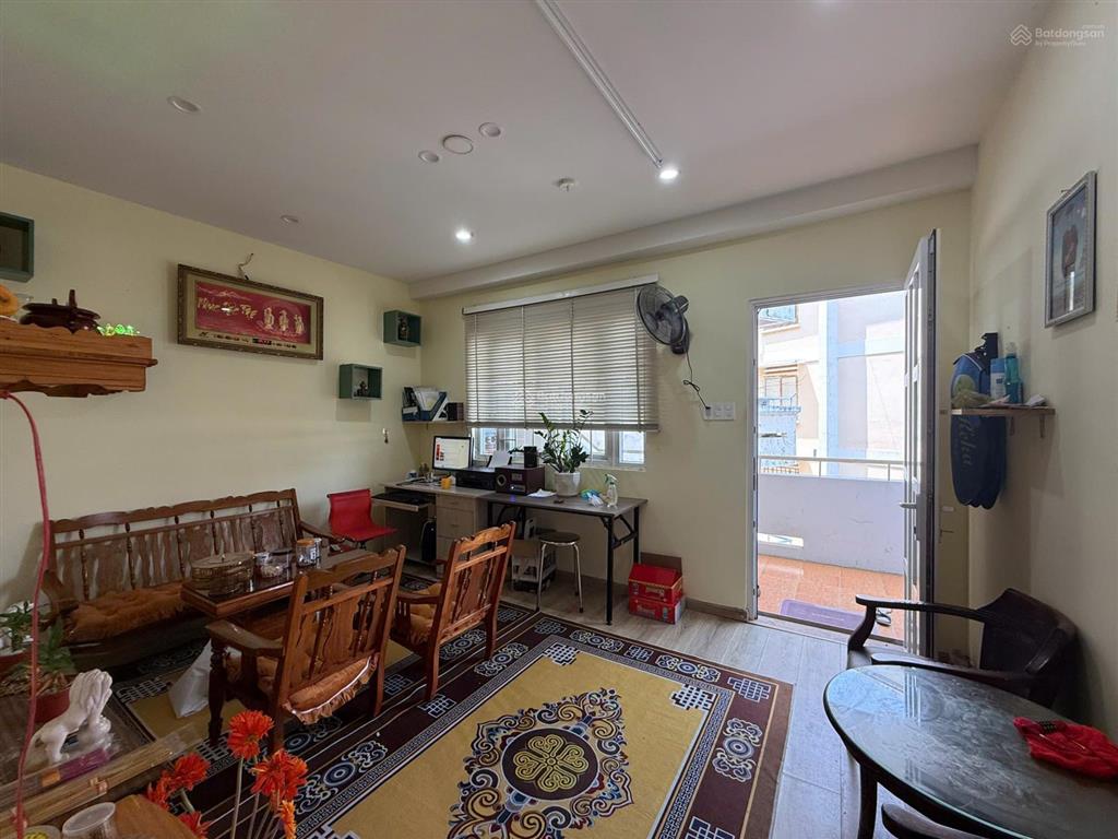 Căn hộ 2 phòng ngủ chung cư chợ đầm block d, mặt phan bội châu chỉ 2,2 tỷ/  0931 800 ***