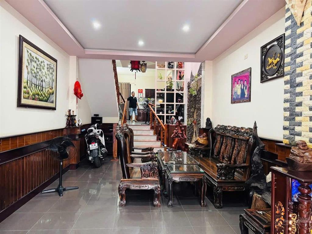 Nhà đẹp 3 tầng nội thất gỗ xịn trung tâm thành phố nha trang chỉ 8,5 tỷ, sổ hồng chính chủ