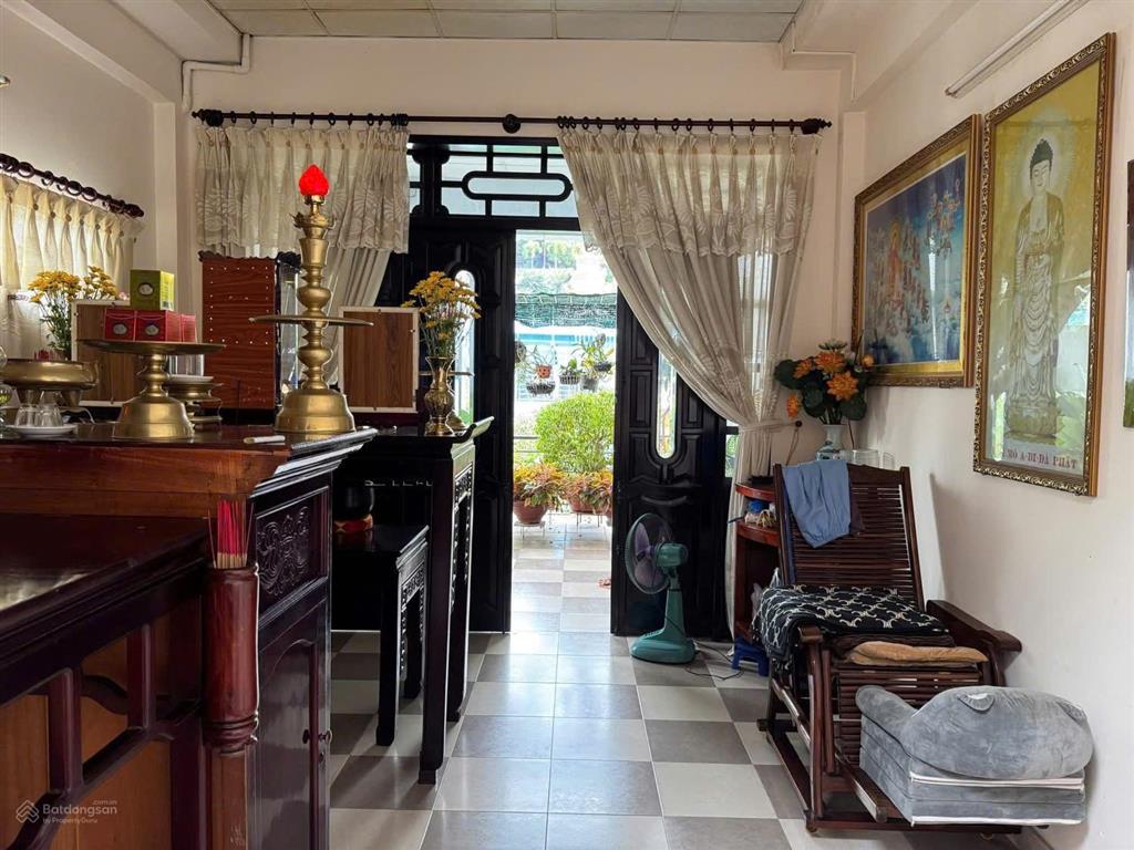 Nhà đẹp 3 tầng nội thất gỗ xịn trung tâm thành phố nha trang chỉ 8,5 tỷ, sổ hồng chính chủ