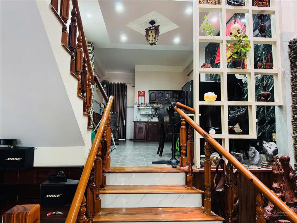 Nhà đẹp 3 tầng nội thất gỗ xịn trung tâm thành phố nha trang chỉ 8,5 tỷ, sổ hồng chính chủ