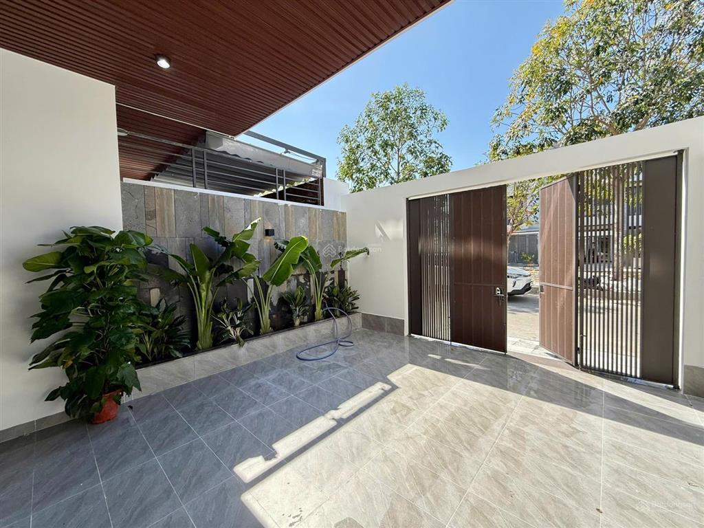 Nhà thiết kế đẹp mới xây có thang máy hiện đại kđt thái hưng chỉ 9,45 tỷ/  0931 800 ***