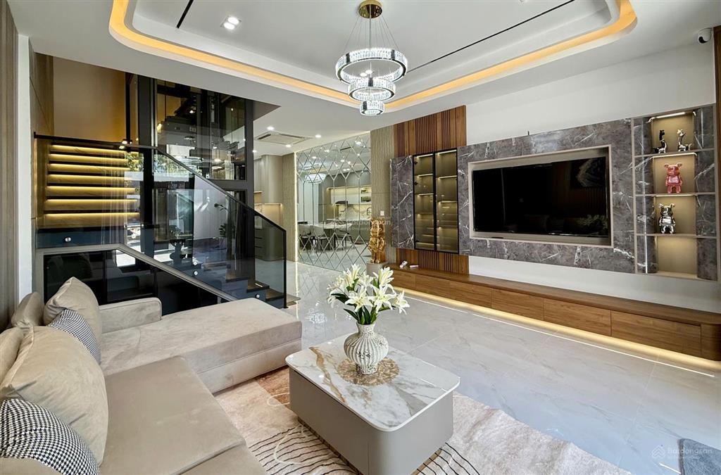 Nhà thiết kế đẹp mới xây có thang máy hiện đại kđt thái hưng chỉ 9,45 tỷ/  0931 800 ***