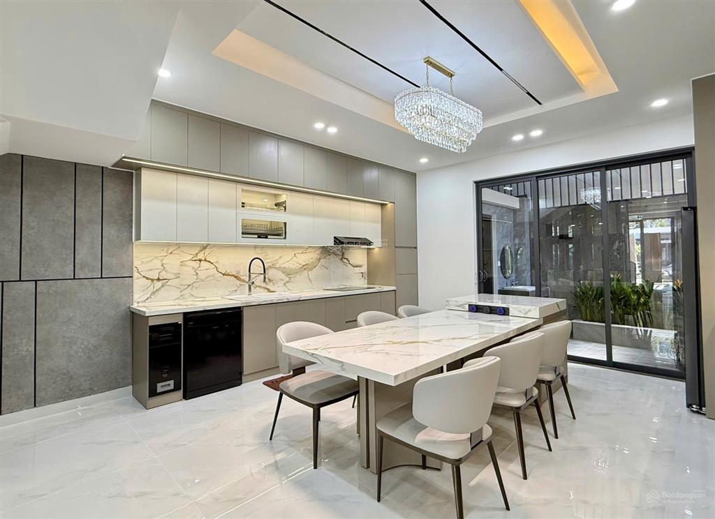 Nhà thiết kế đẹp mới xây có thang máy hiện đại kđt thái hưng chỉ 9,45 tỷ/  0931 800 ***