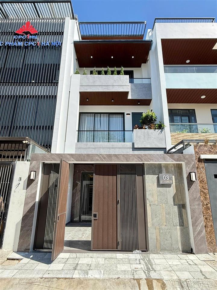 Nhà thiết kế đẹp mới xây có thang máy hiện đại kđt thái hưng chỉ 9,45 tỷ/  0931 800 ***