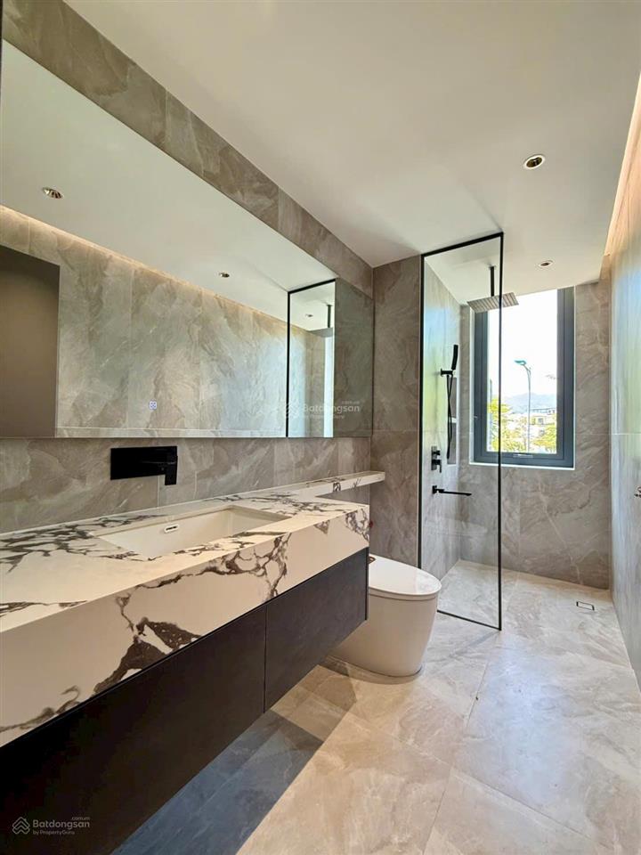 Nhà thiết kế hiện đại nội thất cao cấp, có sẵn ô chừa thang máy kđt mỹ gia chỉ 8,750 tỷ