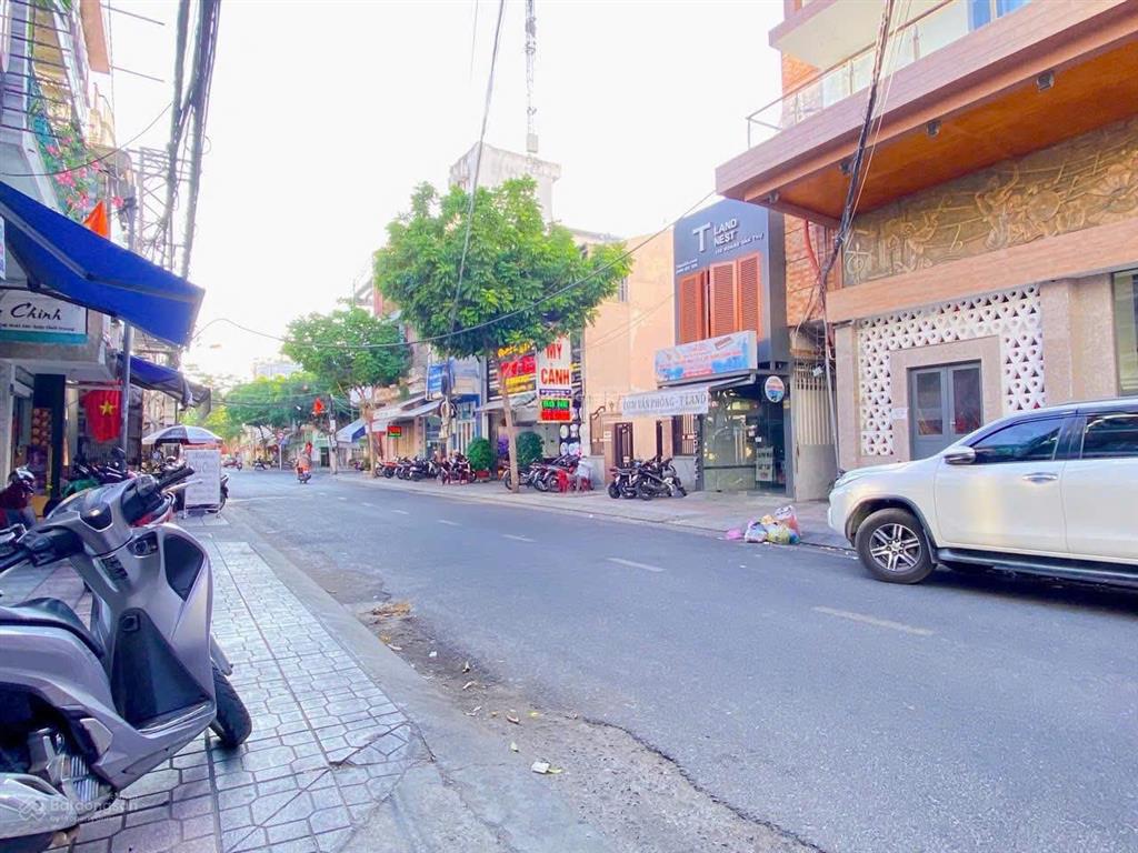 Nhà tttp nha trang, ngang 5,6m mặt tiền đường hoàng văn thụ, gần ngã tư lê thành phương chỉ 20 tỷ