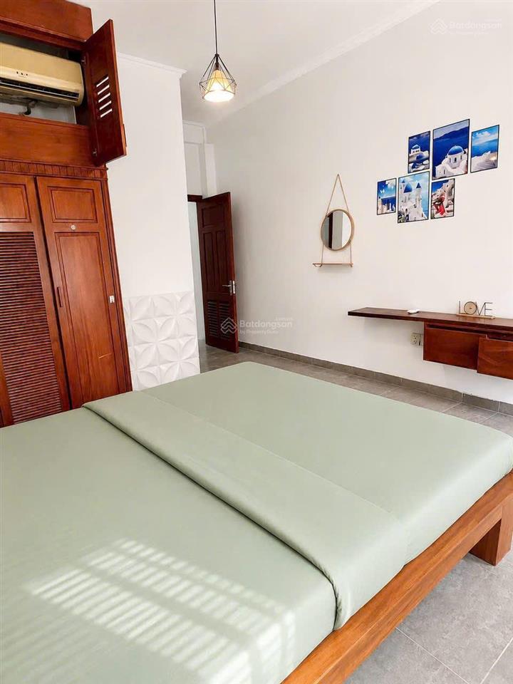 Căn nhà homestay 4,5 tầng view biển hòn chồng đường cao văn bé chỉ 10,5 tỷ/  0931 800 ***
