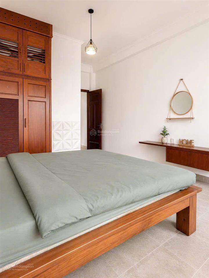 Căn nhà homestay 4,5 tầng view biển hòn chồng đường cao văn bé chỉ 10,5 tỷ/  0931 800 ***