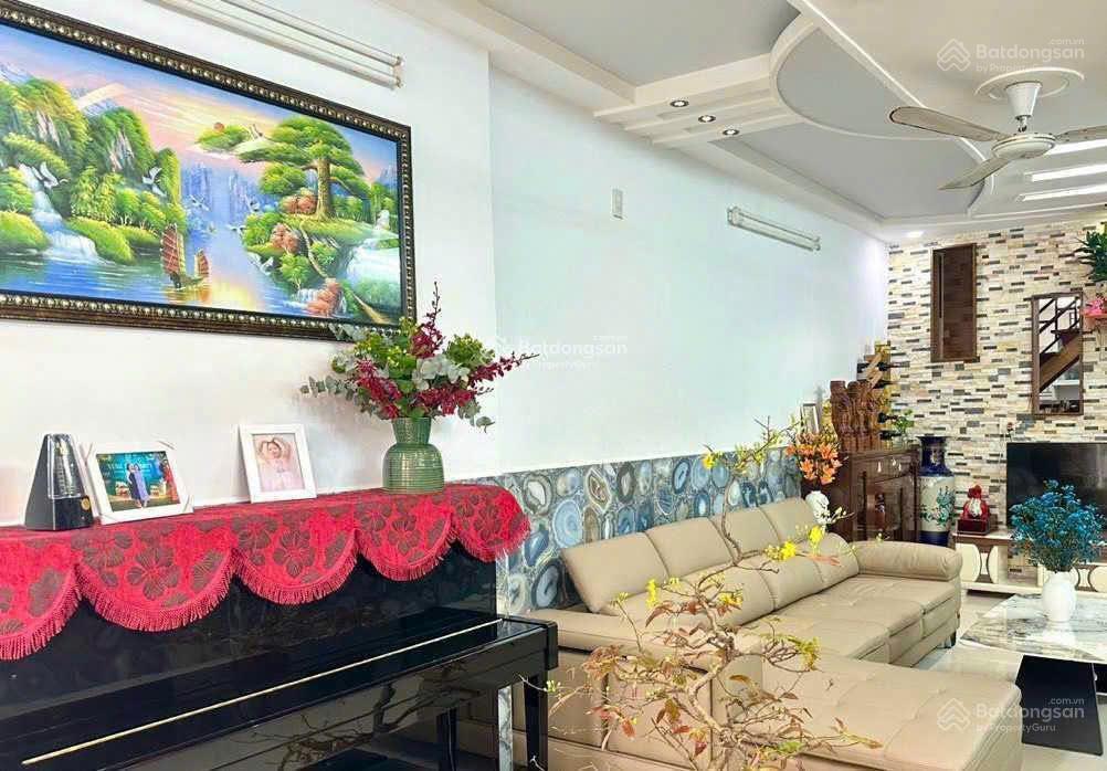 Nhà vườn tttp nha trang hẻm hai bà trưng, đi bộ tắm biển chỉ 500m giá chỉ 7,3 tỷ/  0931 800 ***
