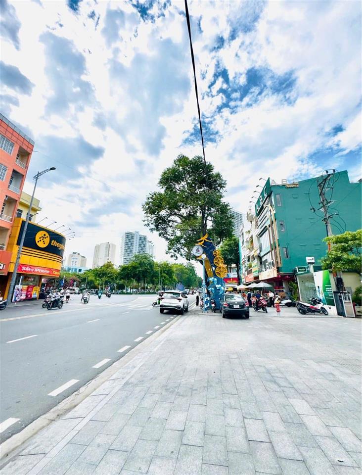 Nhà phố 4 tầng mặt tiền lê thánh tôn, vị trí kim cương thành phố nha trang chỉ 32 tỷ