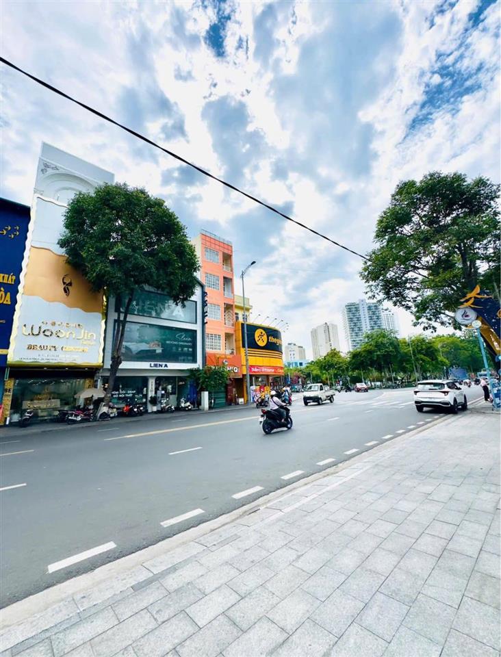 Nhà phố 4 tầng mặt tiền lê thánh tôn, vị trí kim cương thành phố nha trang chỉ 32 tỷ