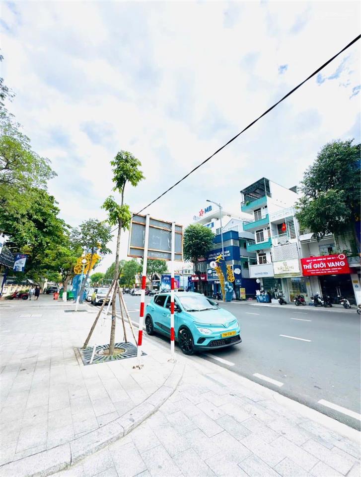 Nhà phố 4 tầng mặt tiền lê thánh tôn, vị trí kim cương thành phố nha trang chỉ 32 tỷ