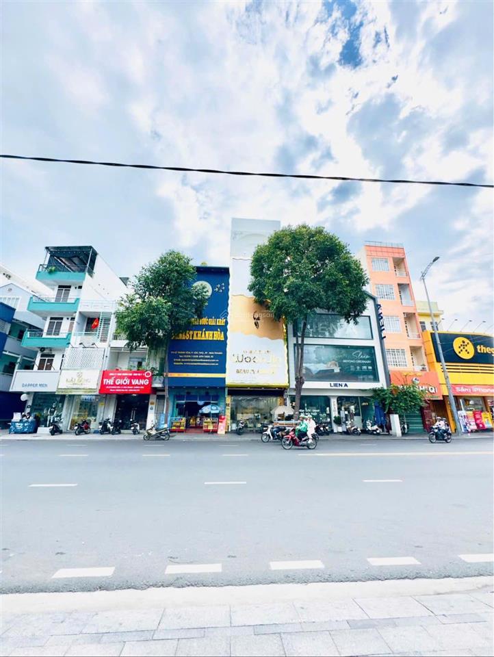 Nhà phố 4 tầng mặt tiền lê thánh tôn, vị trí kim cương thành phố nha trang chỉ 32 tỷ