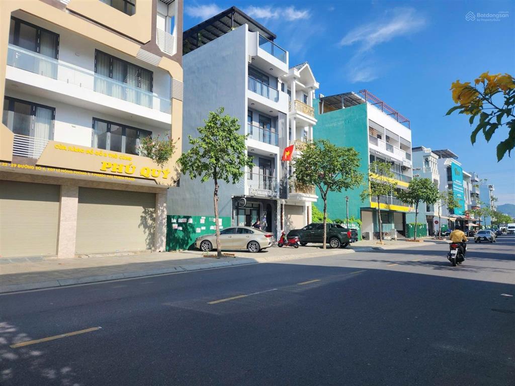 Hàng vip  lô góc mặt tiền thích quảng đức giao với đường số 7 kđt hà quang ii chỉ 130tr/m2