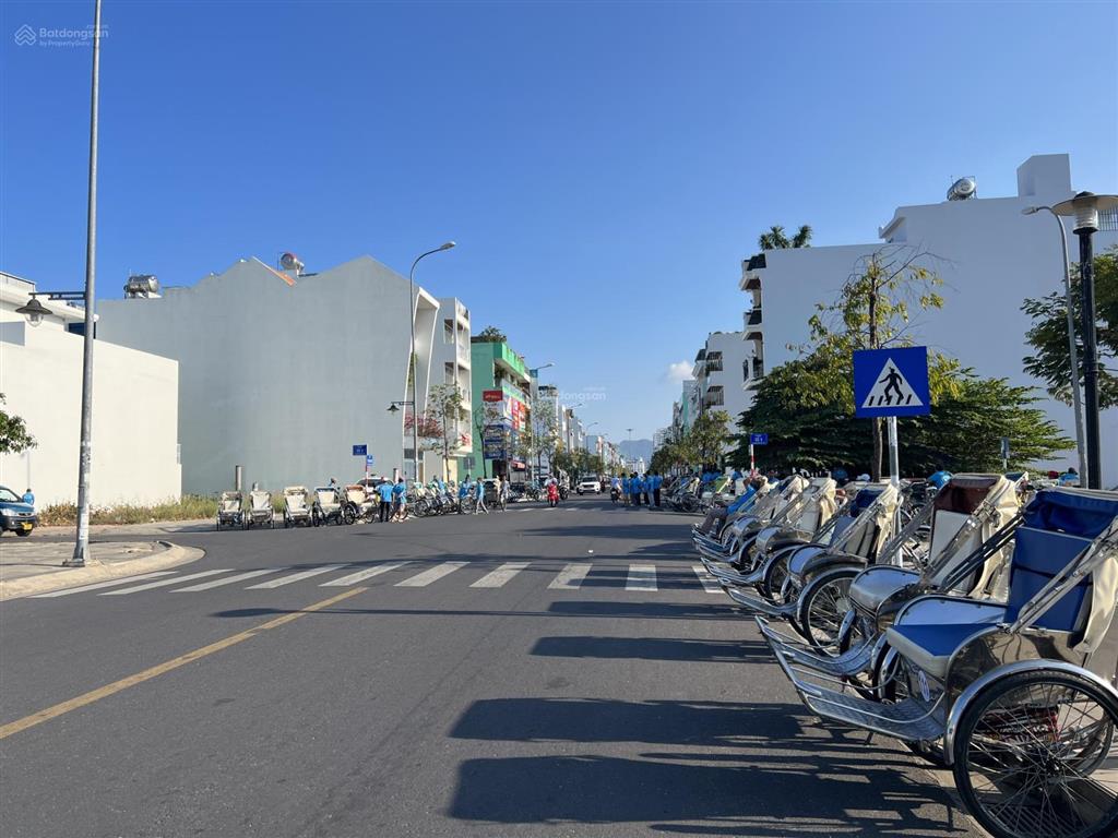 Hàng vip  lô góc mặt tiền thích quảng đức giao với đường số 7 kđt hà quang ii chỉ 130tr/m2