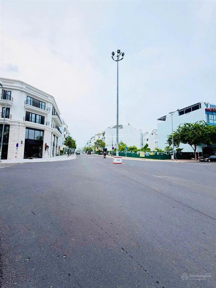 Hàng vip  lô góc mặt tiền thích quảng đức giao với đường số 7 kđt hà quang ii chỉ 130tr/m2