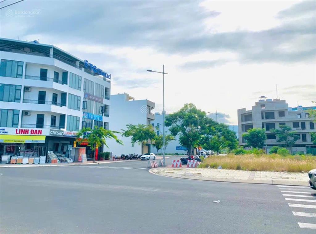 Hàng vip  lô góc mặt tiền thích quảng đức giao với đường số 7 kđt hà quang ii chỉ 130tr/m2