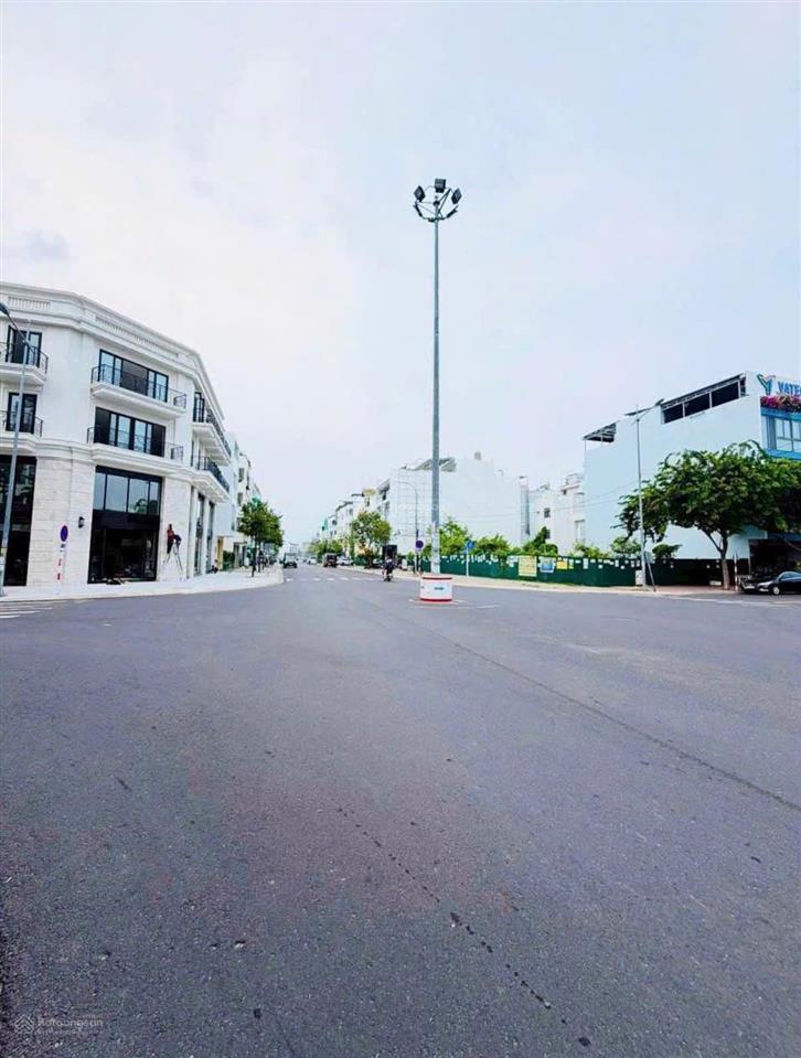 Hàng vip  lô góc mặt tiền thích quảng đức giao với đường số 7 kđt hà quang ii chỉ 130tr/m2