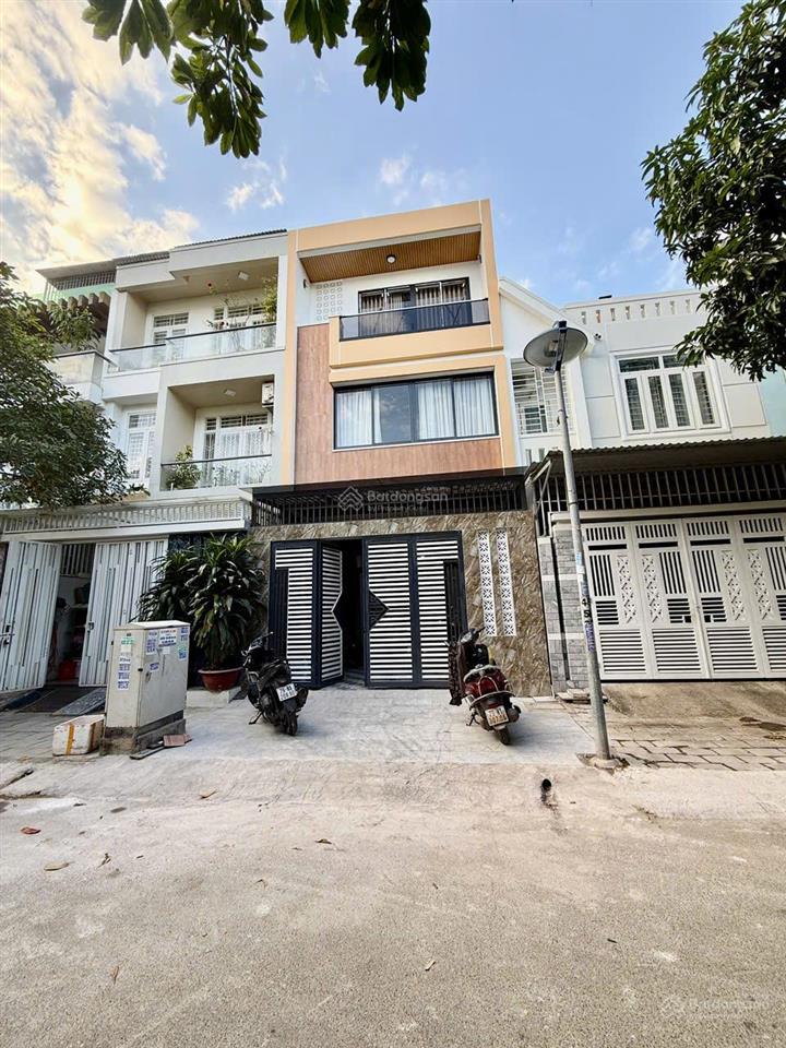 Chỉ 8,5 tỷ sở hữu căn nhà mới đẹp kđt hud phước long a có thang máy chỉ 8,5 tỷ