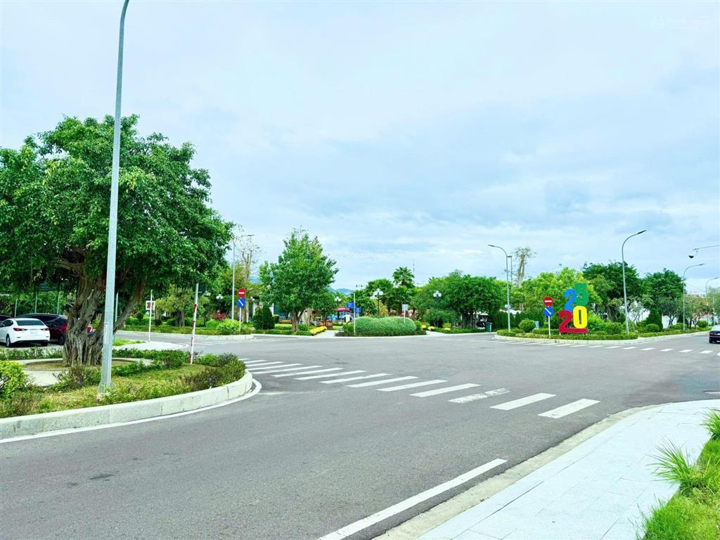 Căn nhà thô kđt mỹ gia gói 8 đối diện hồ bơi the capella và công viên cảnh quan chỉ 7 tỷ 350 triệu