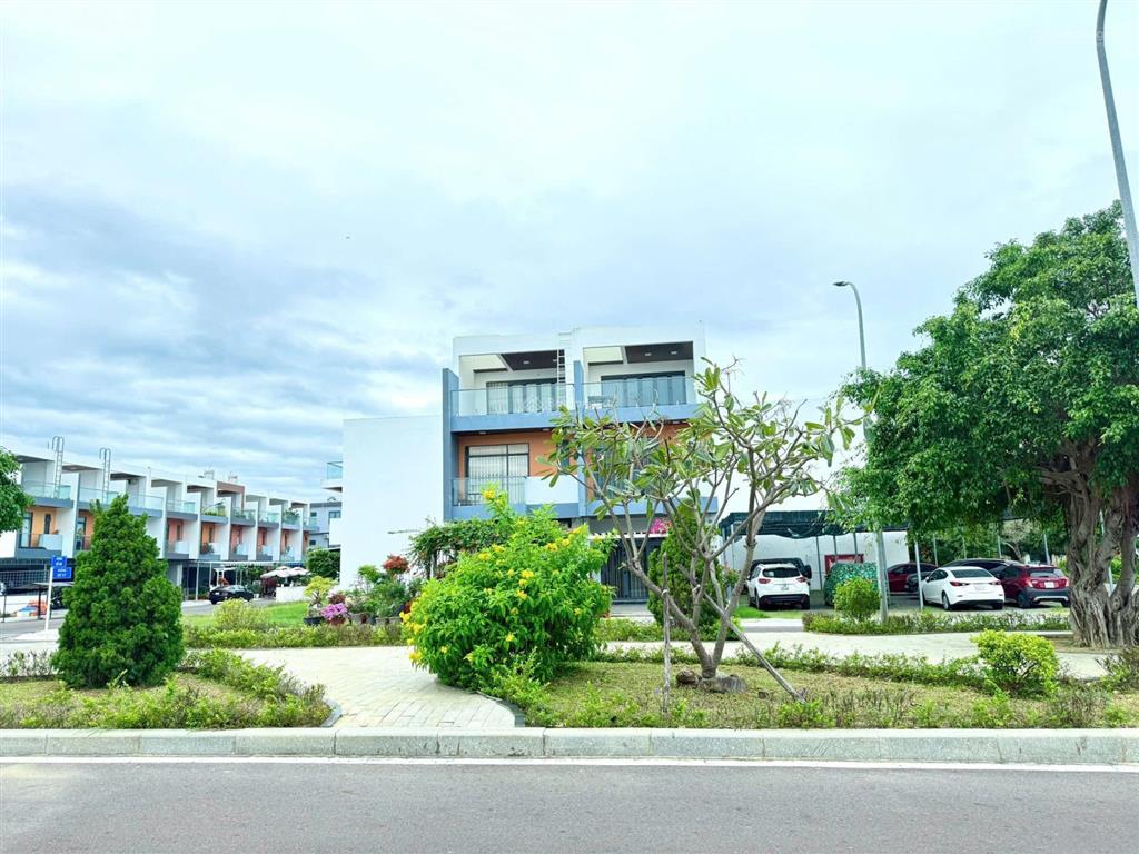 Căn nhà thô kđt mỹ gia gói 8 đối diện hồ bơi the capella và công viên cảnh quan chỉ 7 tỷ 350 triệu