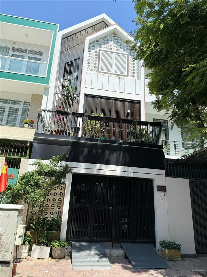 Giảm 1 tỷ chỉ còn 10,8 tỷ sở hữu căn nhà 3 tầng hướng đông nam có sổ hồng kđt hà quang i