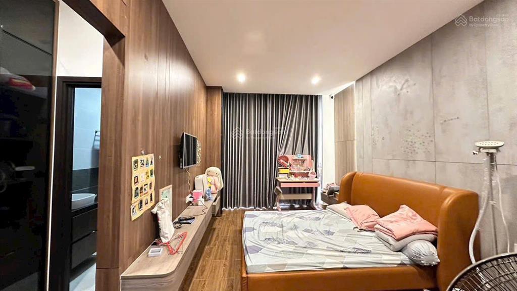 Chỉ 8 tỷ sở hữu căn nhà đẹp hướng đông nam, full nội thất xịn gói 8 mỹ gia gần hồ bơi.