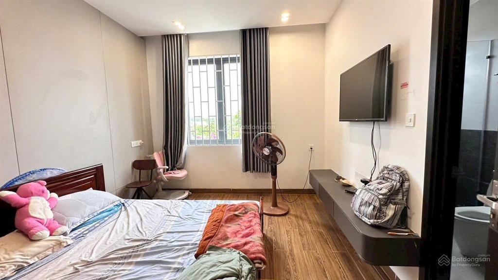 Chỉ 8 tỷ sở hữu căn nhà đẹp hướng đông nam, full nội thất xịn gói 8 mỹ gia gần hồ bơi.
