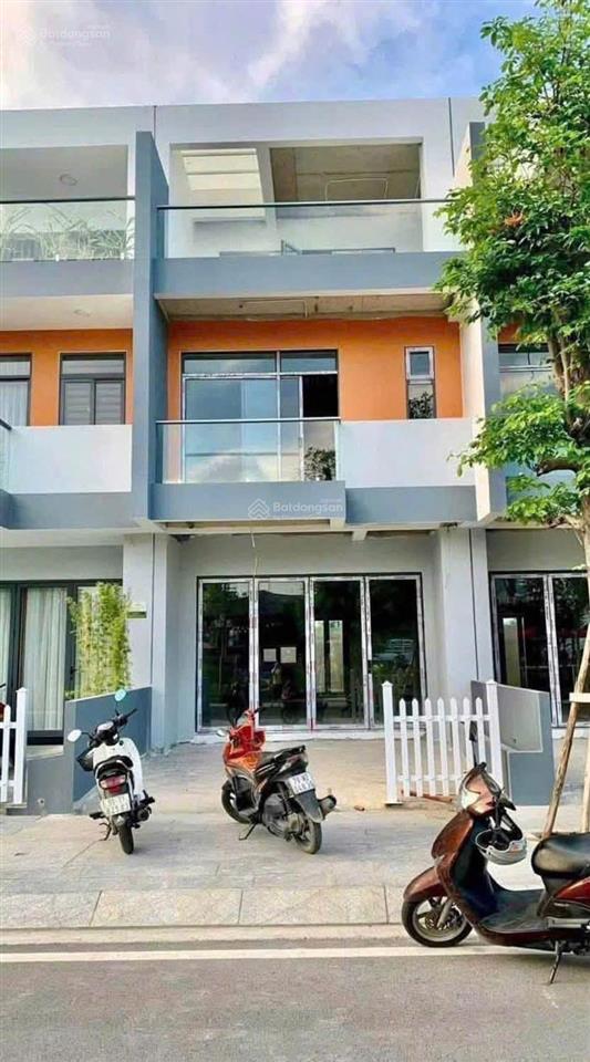 Chỉ 8 tỷ sở hữu căn nhà đẹp hướng đông nam, full nội thất xịn gói 8 mỹ gia gần hồ bơi.
