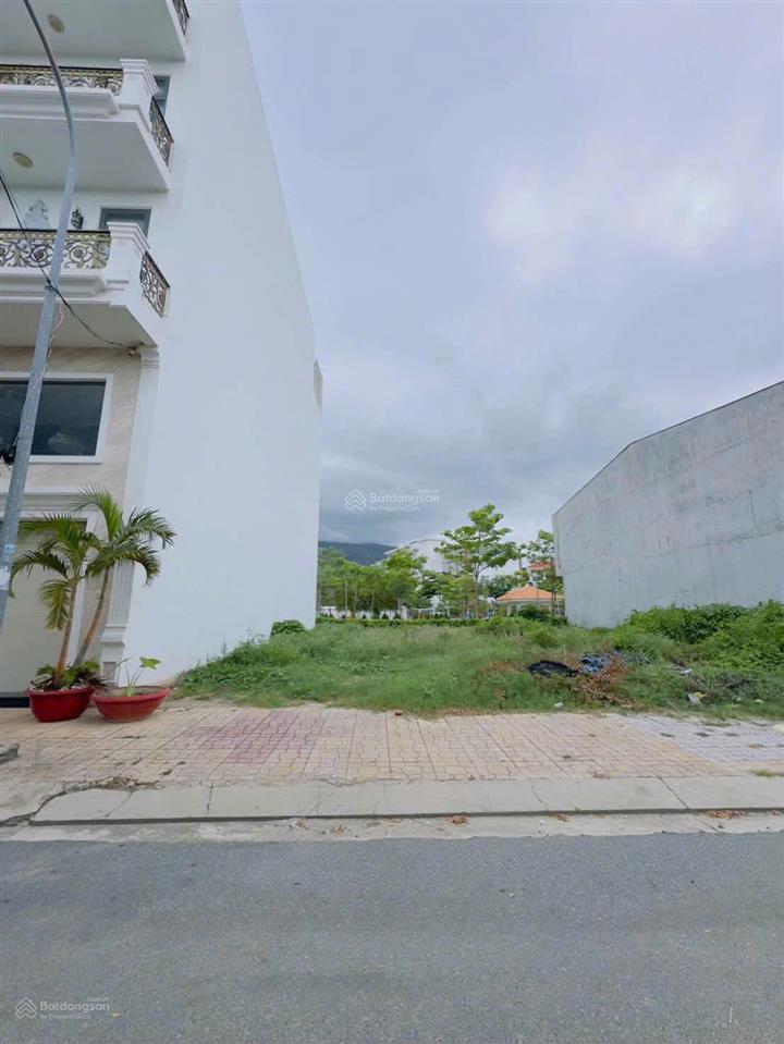Lô đất 106m2 có 2 mặt tiền đường số 9 tđc hòn rớ 2, gần sun group chỉ 5,9 tỷ/  0931 800 ***
