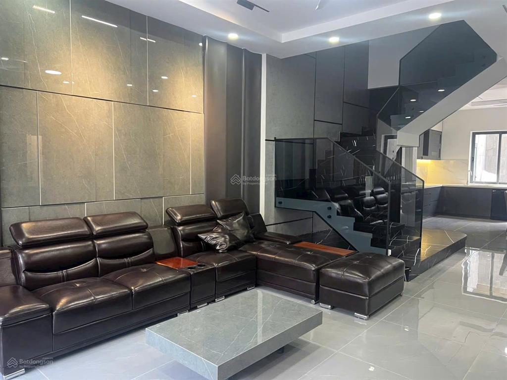 Chỉ 8 tỷ sở hữu căn nhà đẹp mới xây 3 tầng 1 tum kđt mỹ gia thái hưng, full nội thất xịn