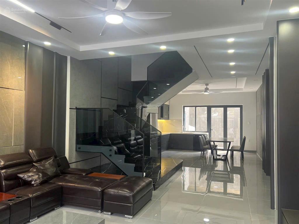 Chỉ 8 tỷ sở hữu căn nhà đẹp mới xây 3 tầng 1 tum kđt mỹ gia thái hưng, full nội thất xịn