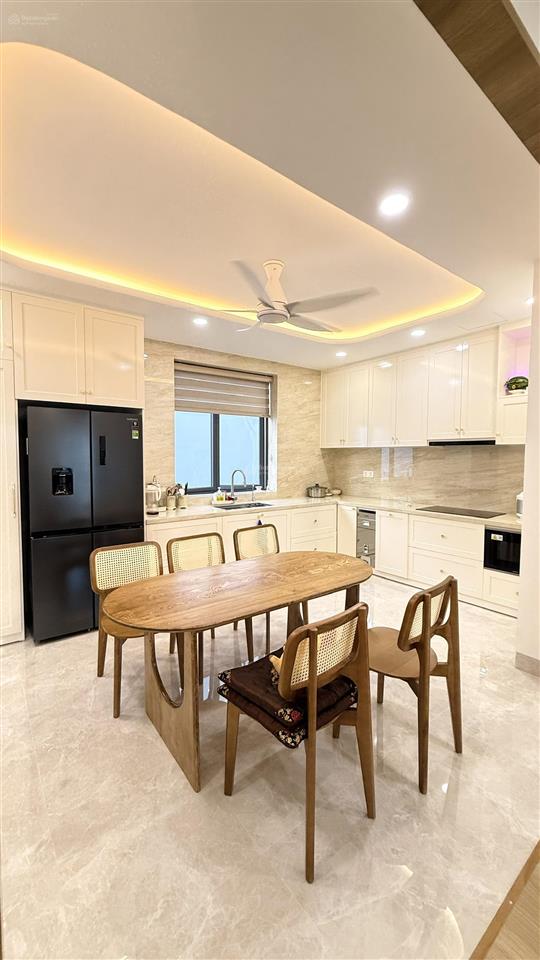 Nhà đẹp đối diện công viên hoa giấy đường 59 cách hồ bơi capella chỉ 1 căn biệt thự  chỉ 9,3 tỷ