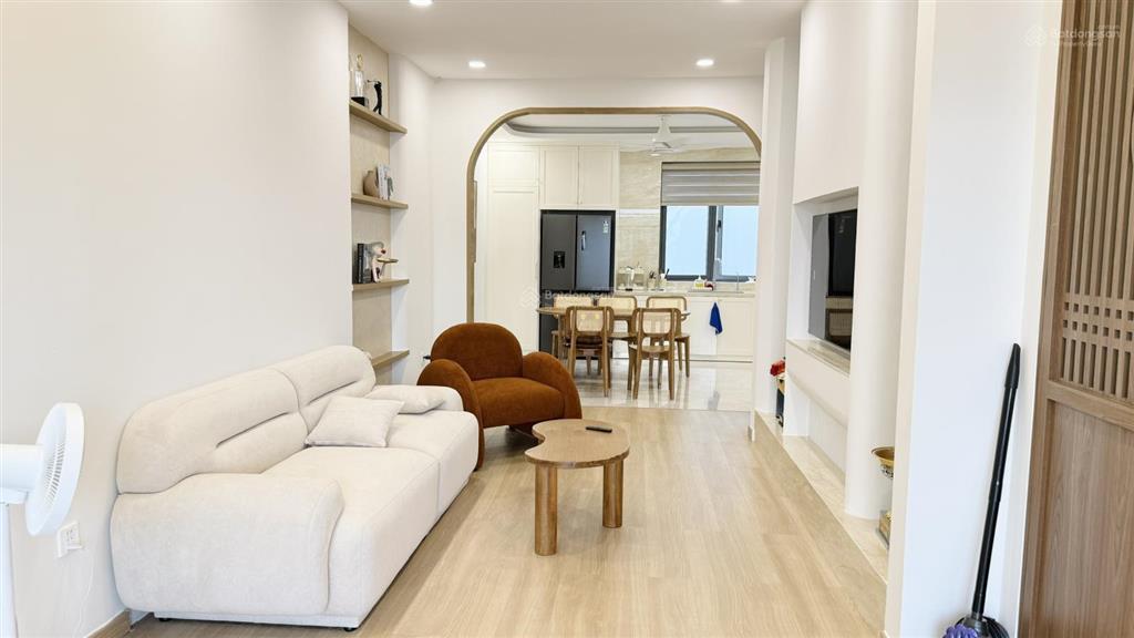 Nhà đẹp đối diện công viên hoa giấy đường 59 cách hồ bơi capella chỉ 1 căn biệt thự  chỉ 9,3 tỷ